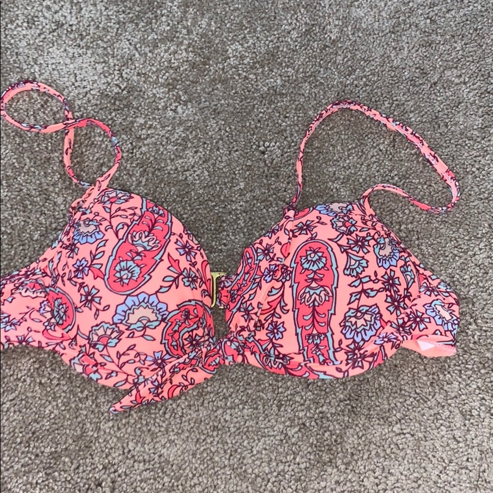 Super cute, push-up swim top